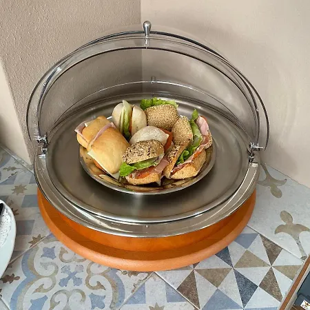 Πανσιόν Domo Anna 4*