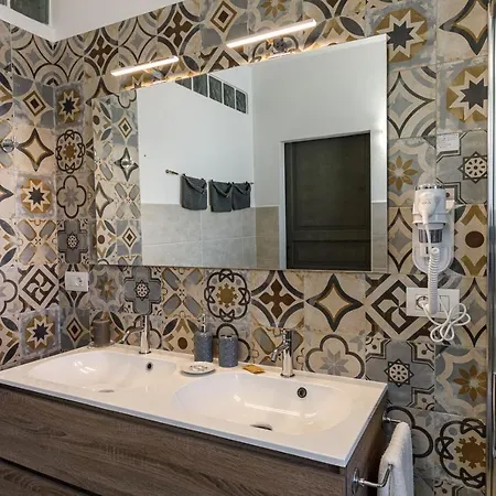 Domo Anna Πανσιόν 4*